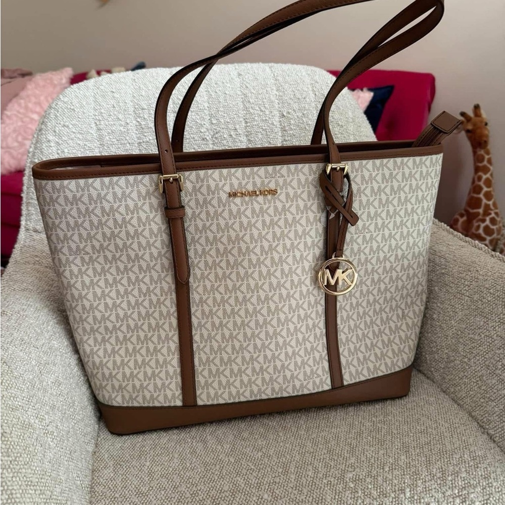Michael Kors Jet Set Tote